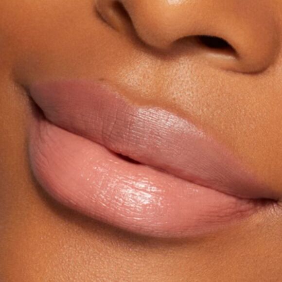 KYLIE JENNER CRÈME LIPSTICK “IF LOOKS COULD KILL” #613 - Picture 13 of 17